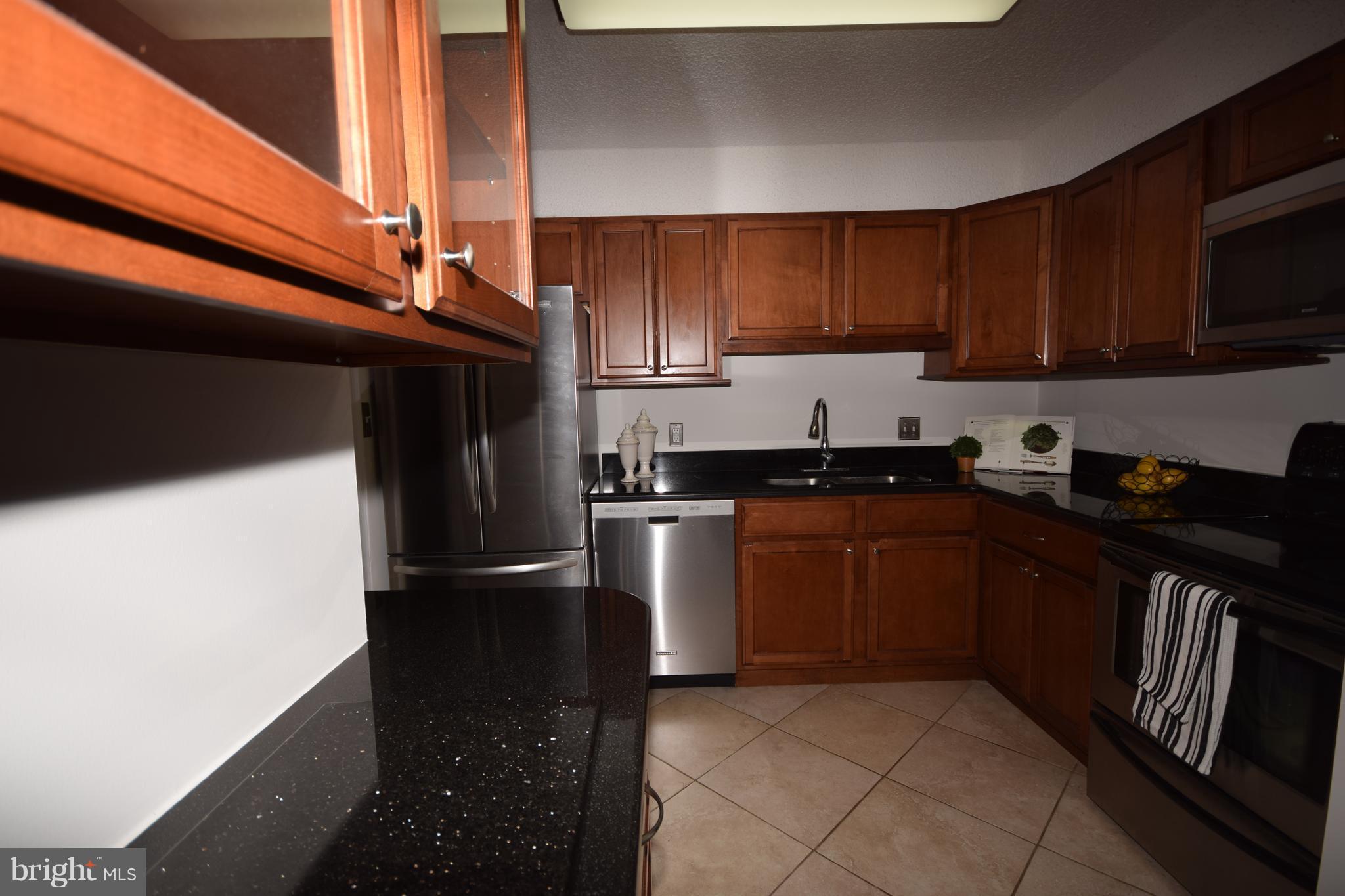 LAKESIDE PLAZA - Residential Lease