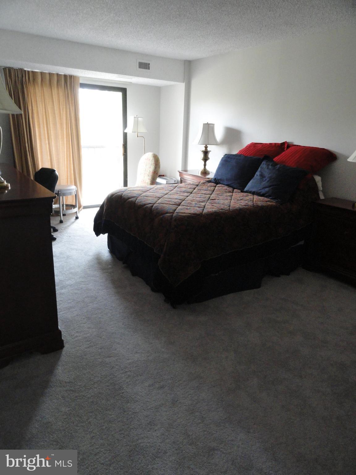 LAKESIDE PLAZA - Residential Lease