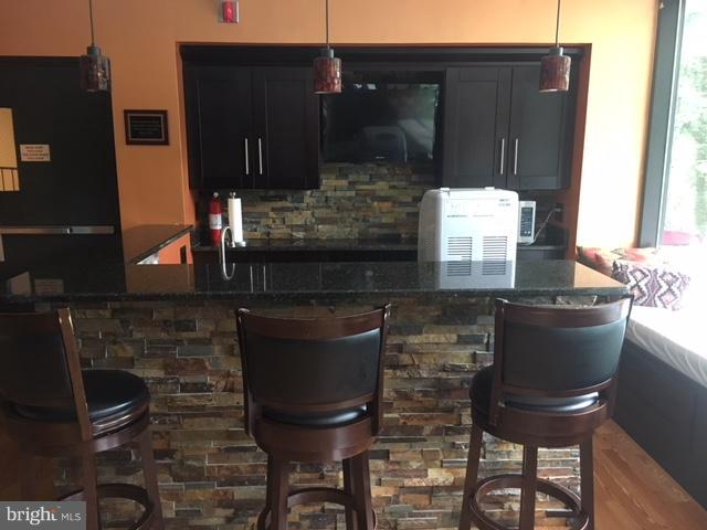 LAKESIDE PLAZA - Residential Lease