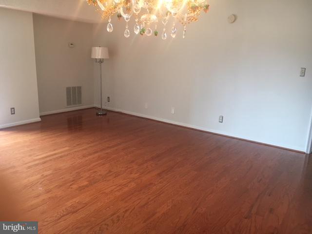 LAKESIDE PLAZA - Residential Lease