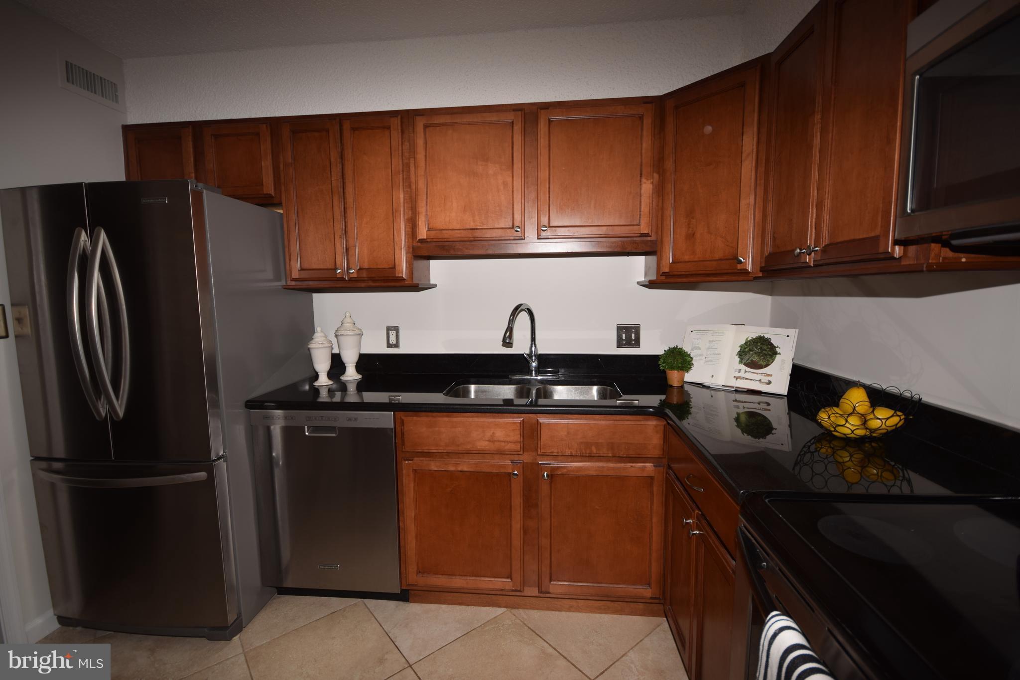 LAKESIDE PLAZA - Residential Lease