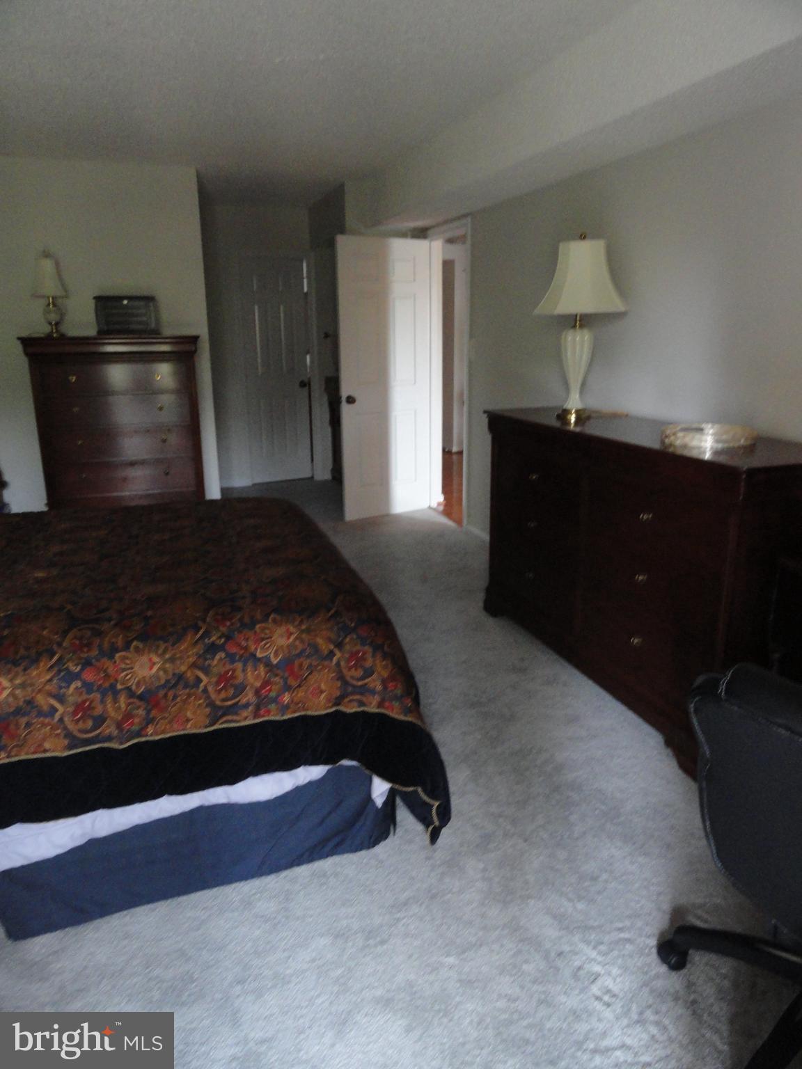 LAKESIDE PLAZA - Residential Lease