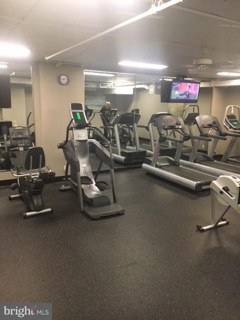 LAKESIDE PLAZA - Residential Lease