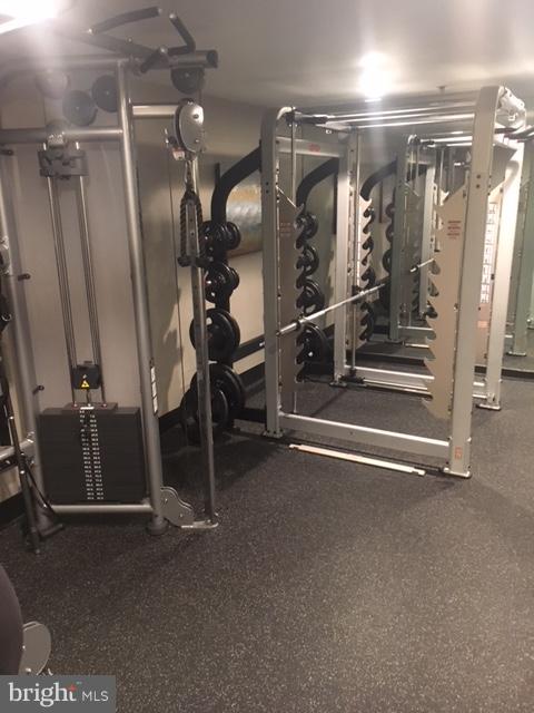 LAKESIDE PLAZA - Residential Lease