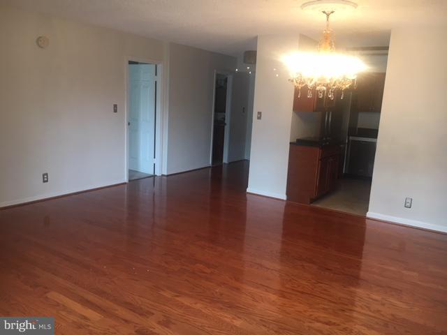 LAKESIDE PLAZA - Residential Lease