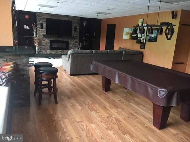 LAKESIDE PLAZA - Residential Lease