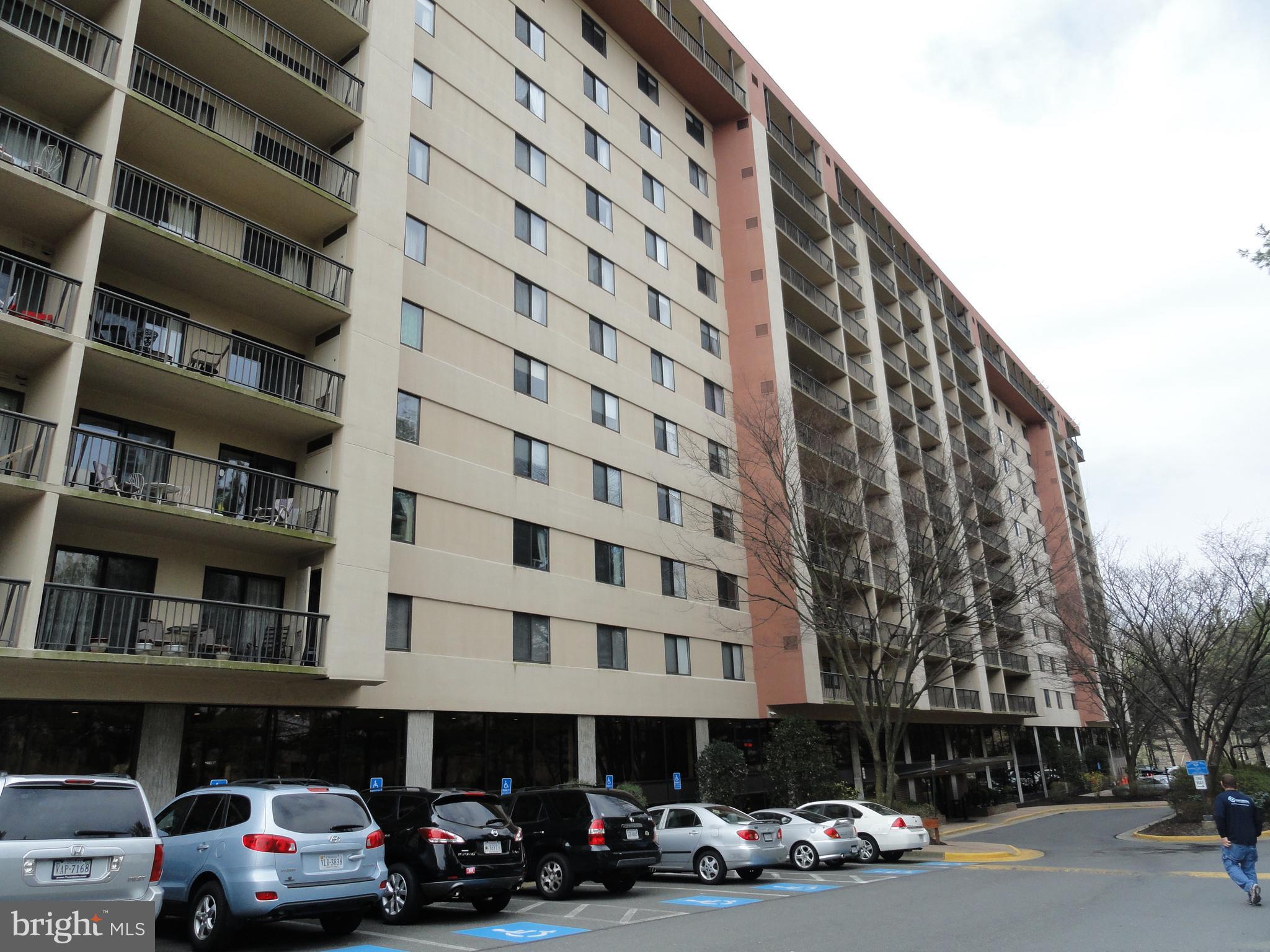 LAKESIDE PLAZA - Residential Lease