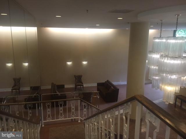 LAKESIDE PLAZA - Residential Lease