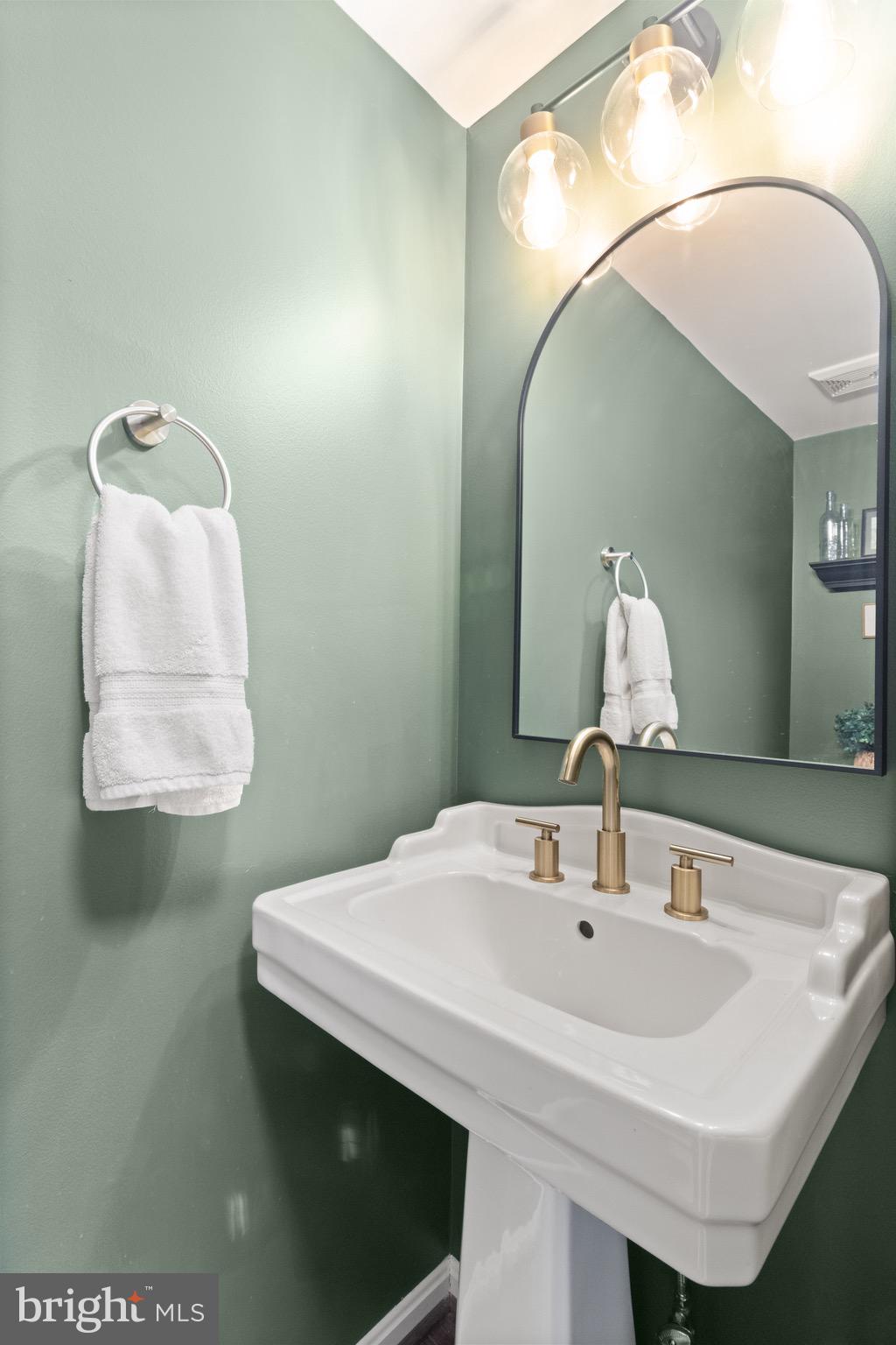 GREEN RIDGE COZZOS - Residential