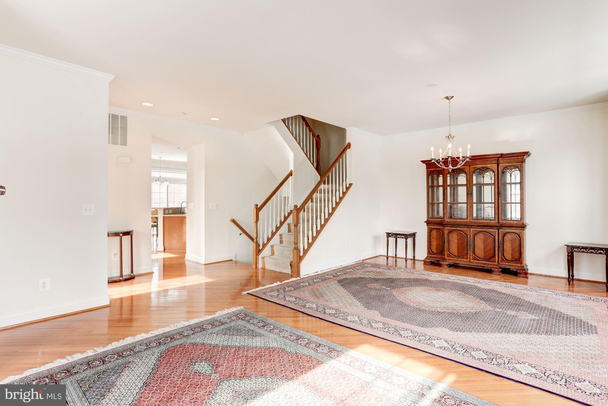 FORTNIGHTLY SQUARE - Residential