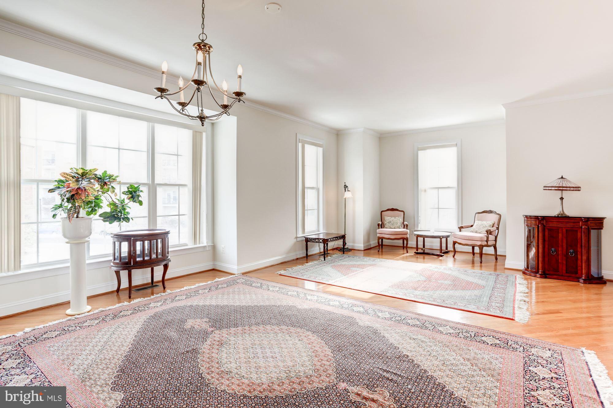 FORTNIGHTLY SQUARE - Residential