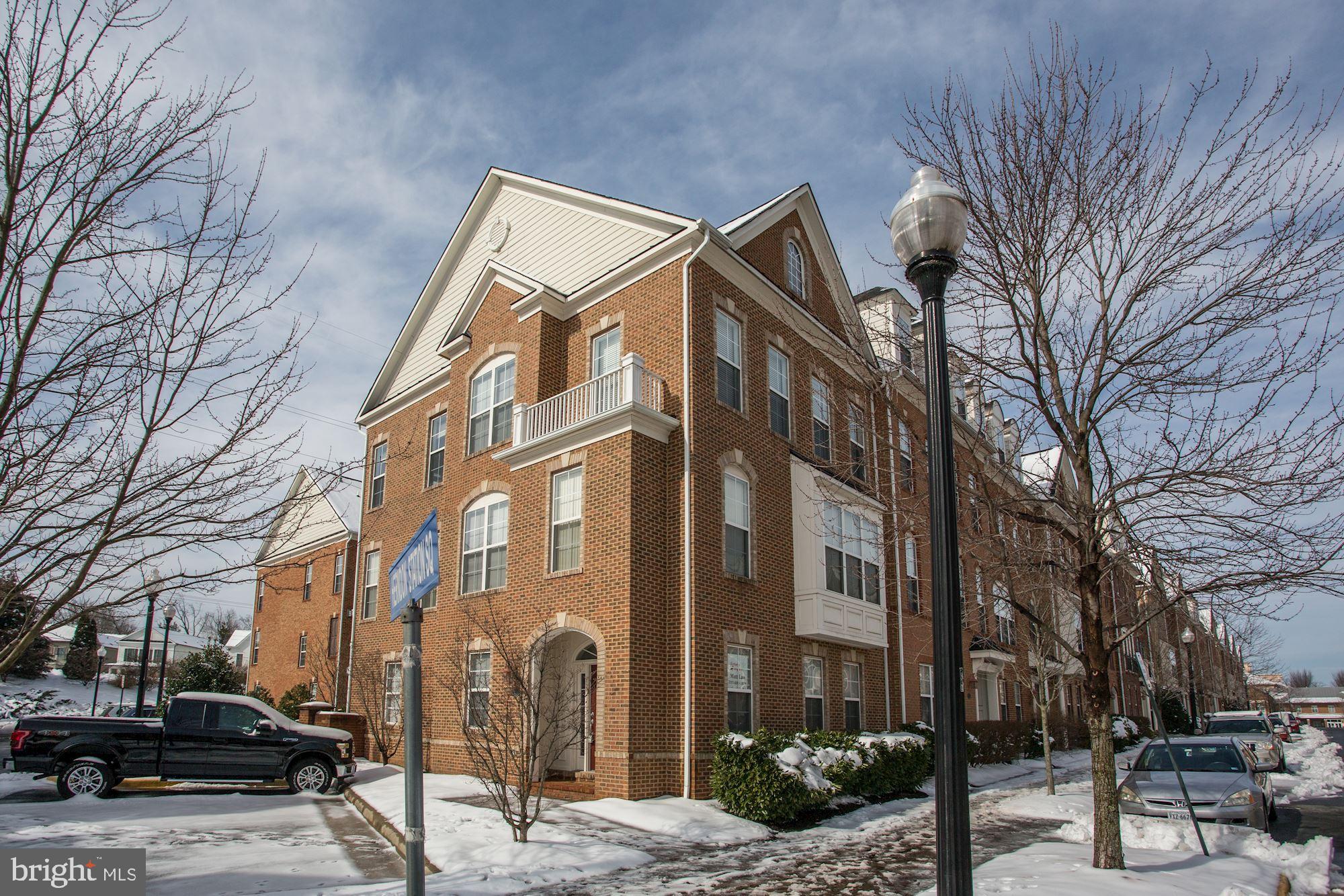 FORTNIGHTLY SQUARE - Residential