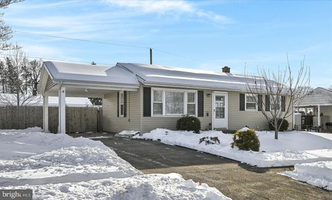 Photo of 16 Berkley Drive, MIDDLETOWN, PA 17057 (MLS # PADA2056322)