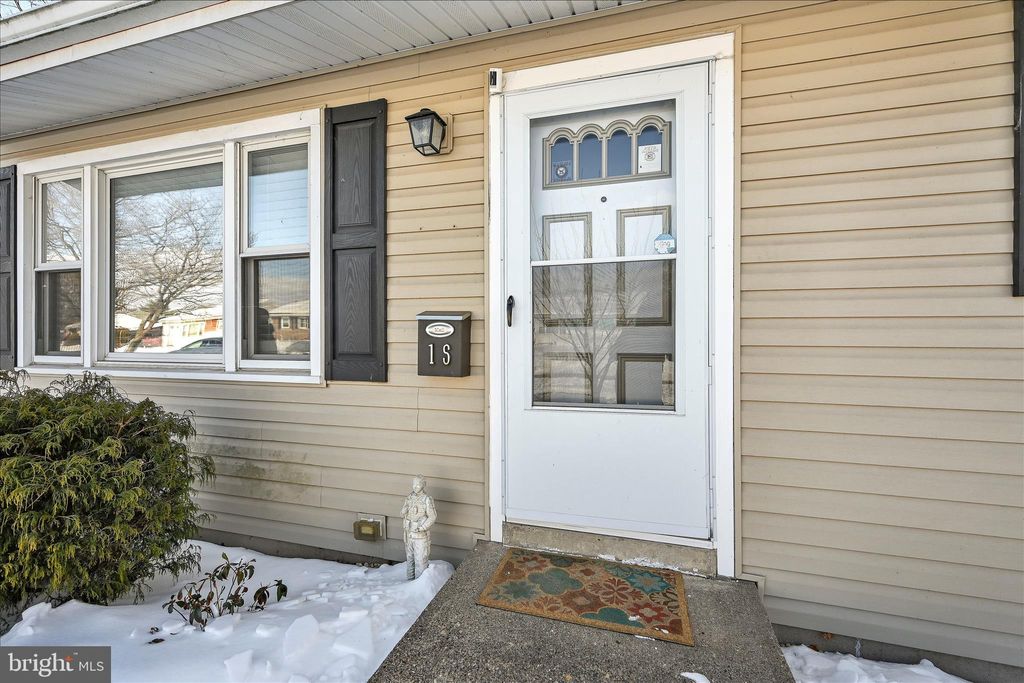 Photo of 16 Berkley Drive, MIDDLETOWN, PA 17057 (MLS # PADA2056322)