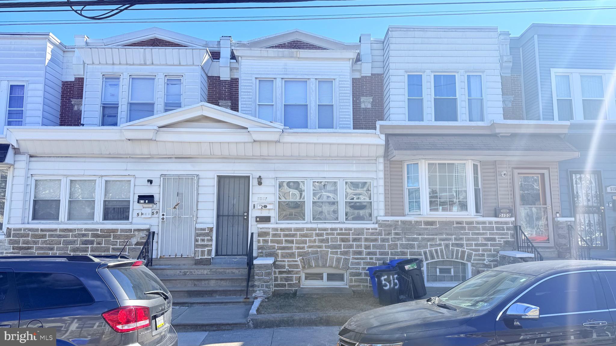 Welcome home! If one bedroom is what you need, than look no further. This is the one you've been waiting for. Monthly rent is only $925 + utilities and this is including the parking spot in the back. Nice living space with separate kitchen area/ bedroom/ bathroom, enclosed porch and a rear exit/entrance straight from the rear driveway into the house and vice versa. Come check it out today!