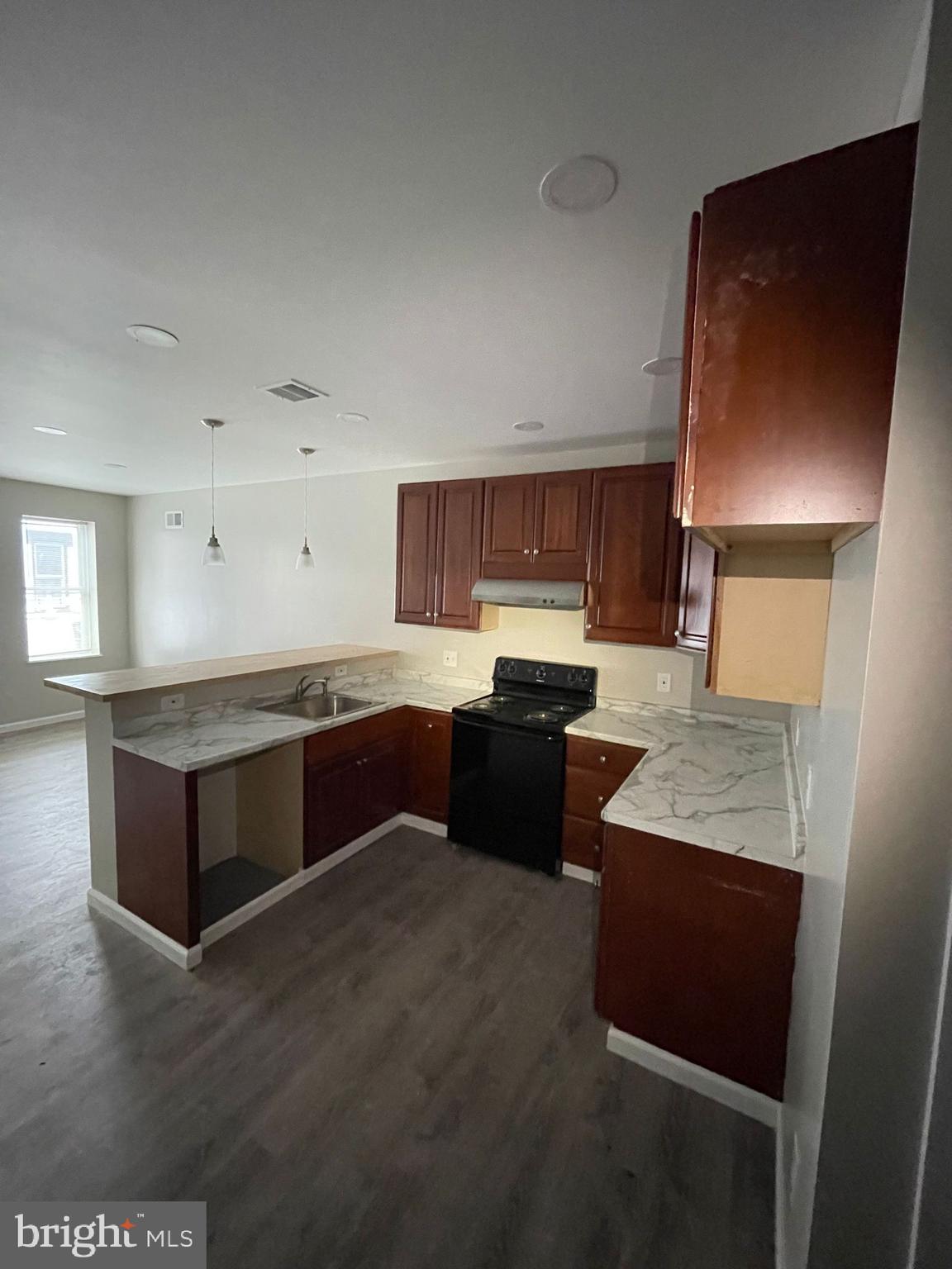 1405 W PACIFIC STREET