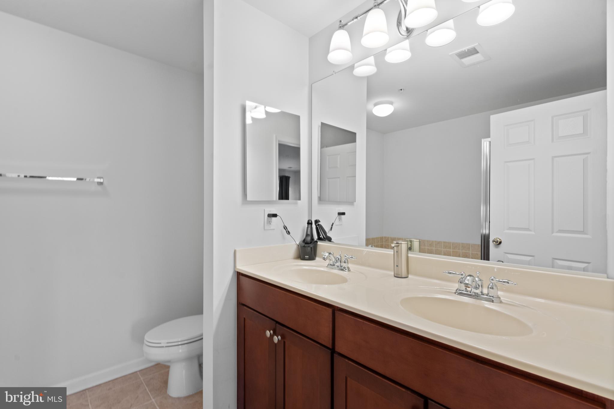 CENTREVILLE CROSSING - Residential