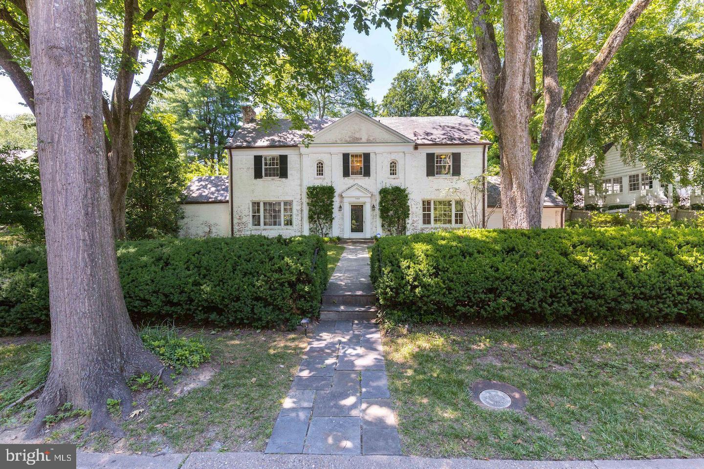 Beautiful house in need of significant updating. Large level lot. Only two owners, first of whom was Abraham Lincoln's great grandson.