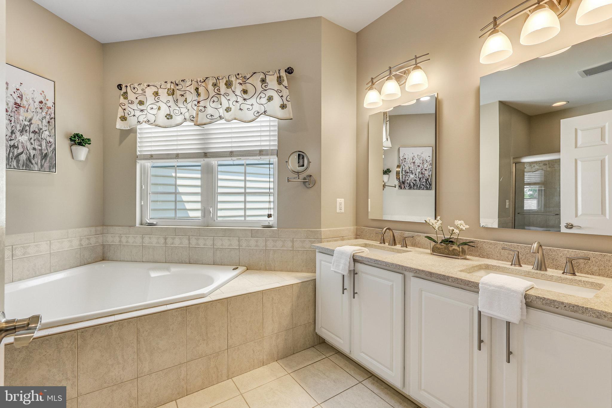 CORTLAND SQUARE - Residential