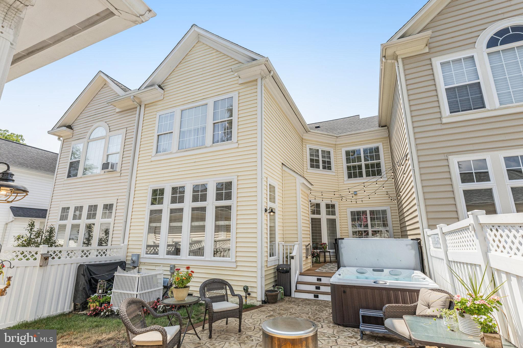 CORTLAND SQUARE - Residential