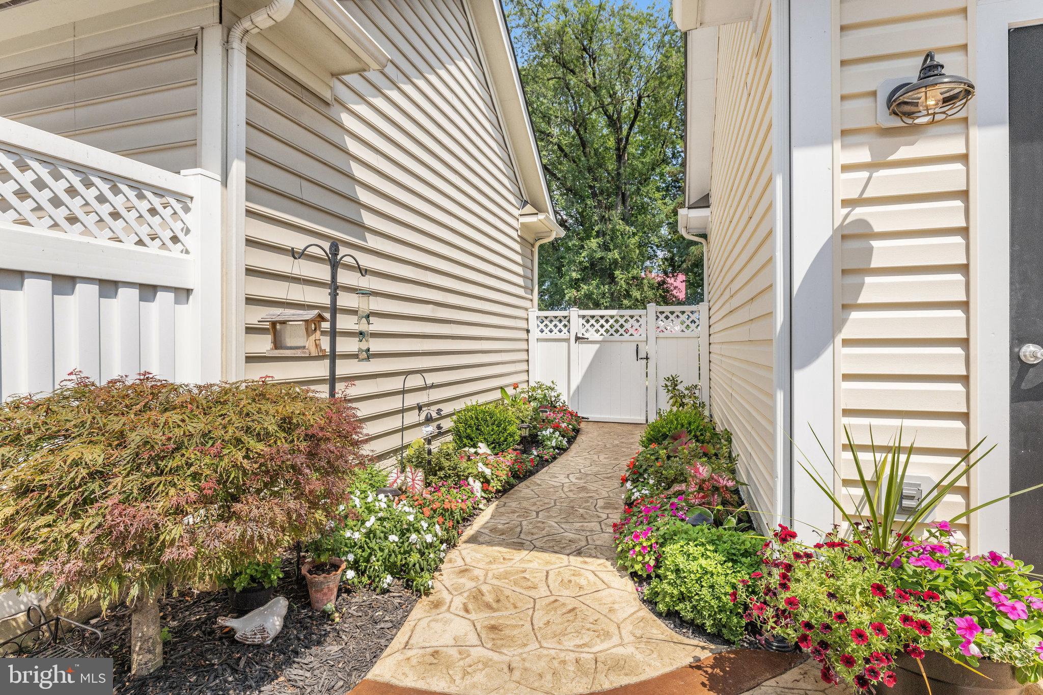 CORTLAND SQUARE - Residential