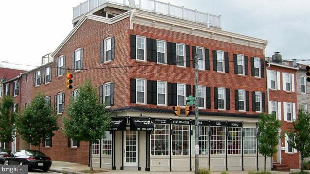 Location, location, location! Federal Hill overlooks the Inner Harbor. It is a ten minute walk from Harbor Place and well within walking distance of most downtown businesses. Camden Yards, the new Ravens football stadium, the MARC rail line to Washington and a Light Rail station are all within a 20-minute walk. Federal Hill Park, one of the city s prime landmarks, Spectacular views of Inner Harbor