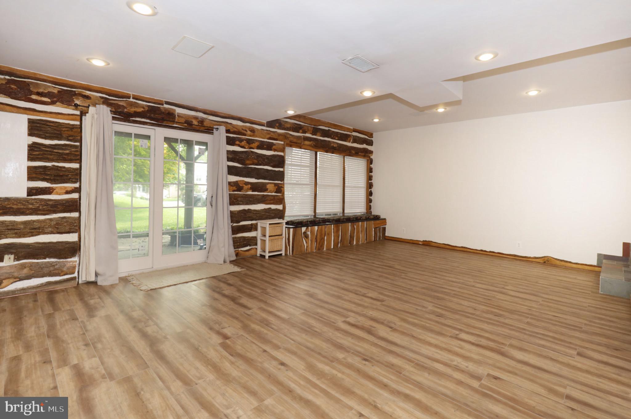 HEATHER KNOLL - Residential Lease