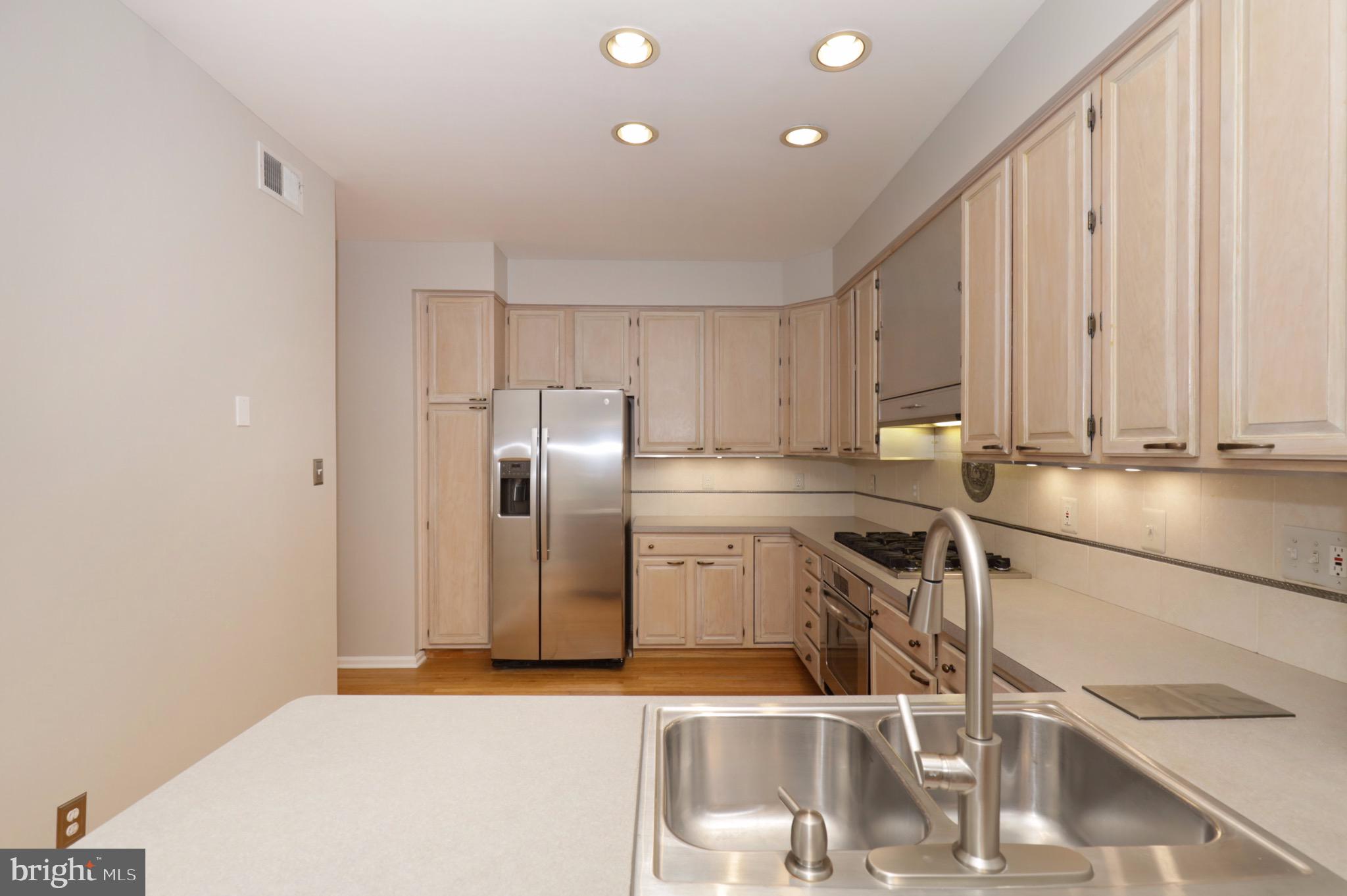 HEATHER KNOLL - Residential Lease