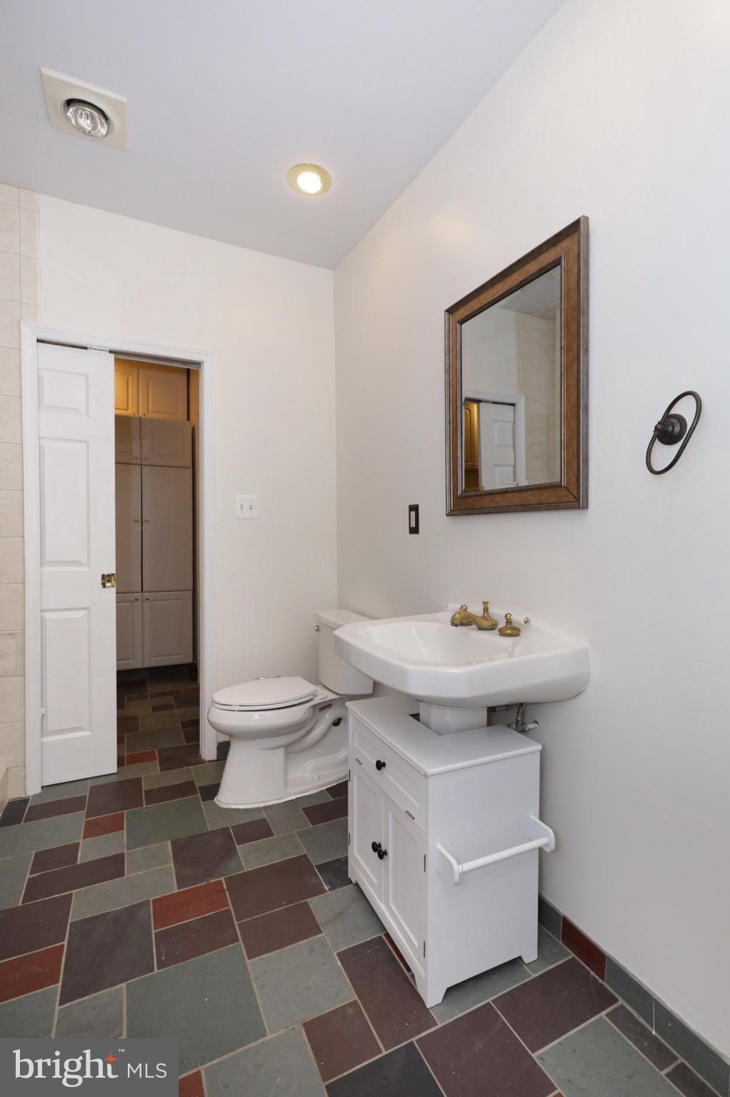 HEATHER KNOLL - Residential Lease