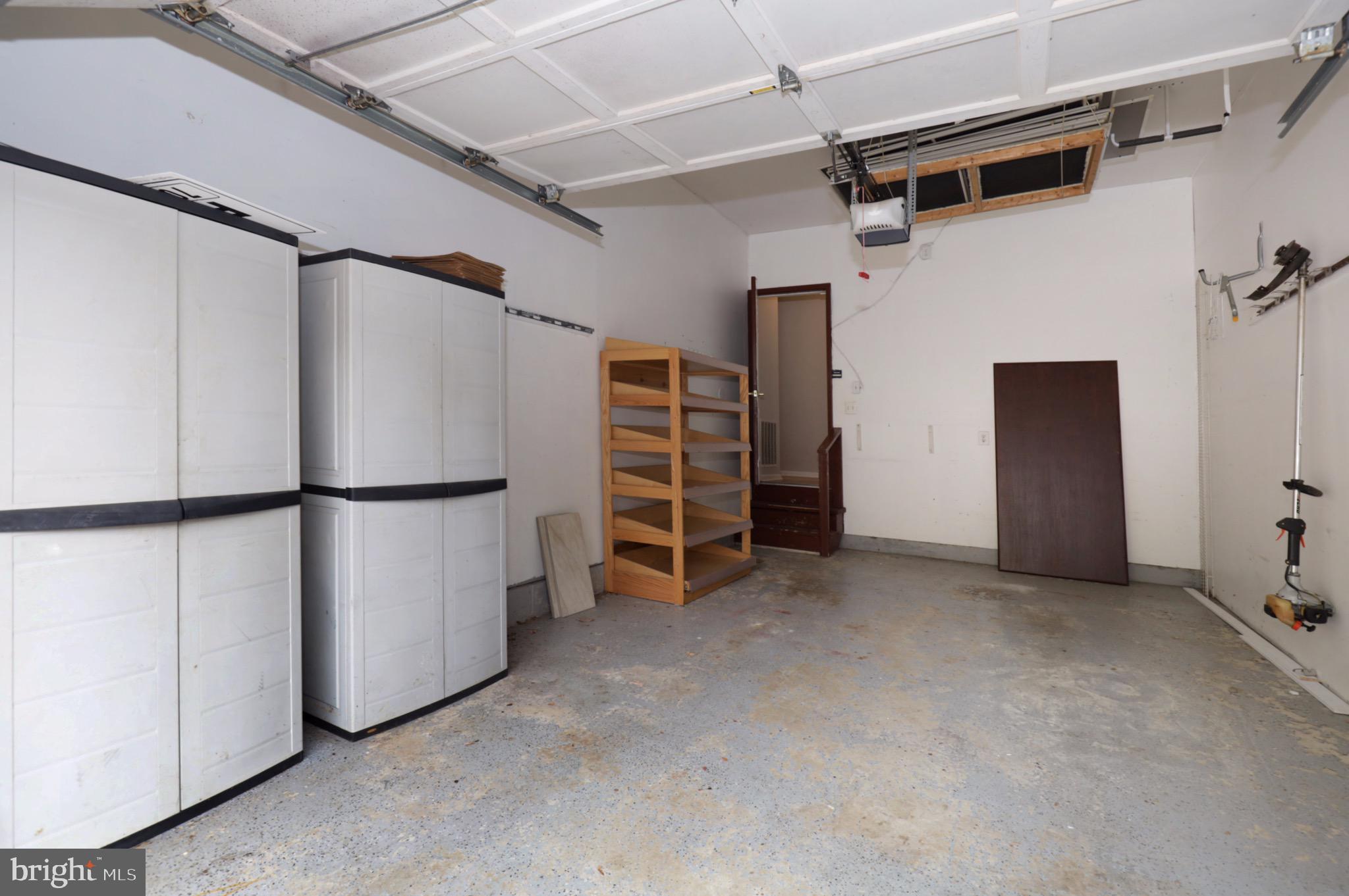 HEATHER KNOLL - Residential Lease