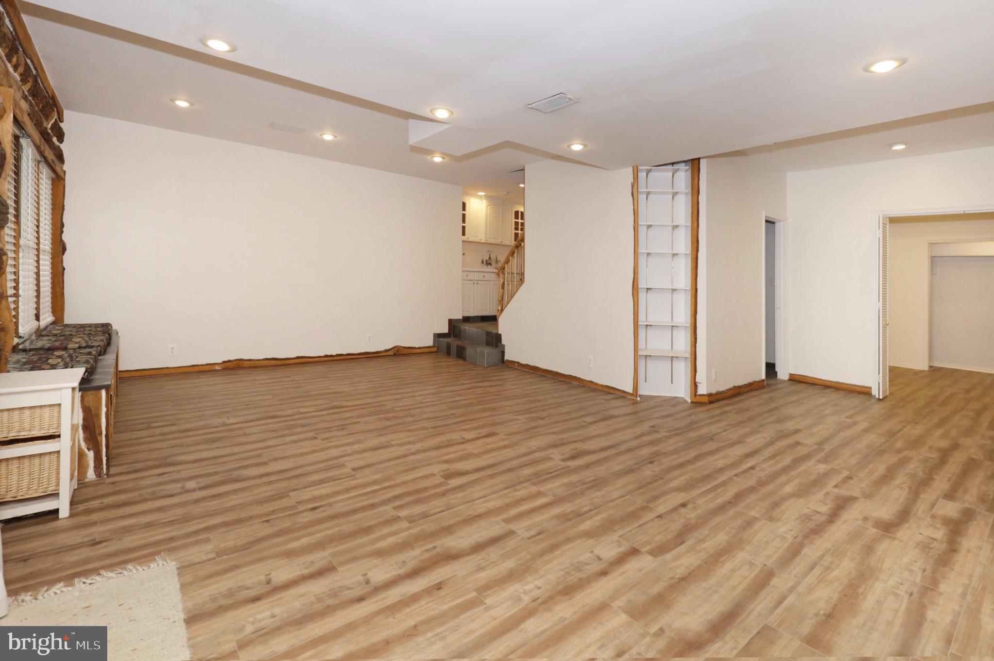 HEATHER KNOLL - Residential Lease