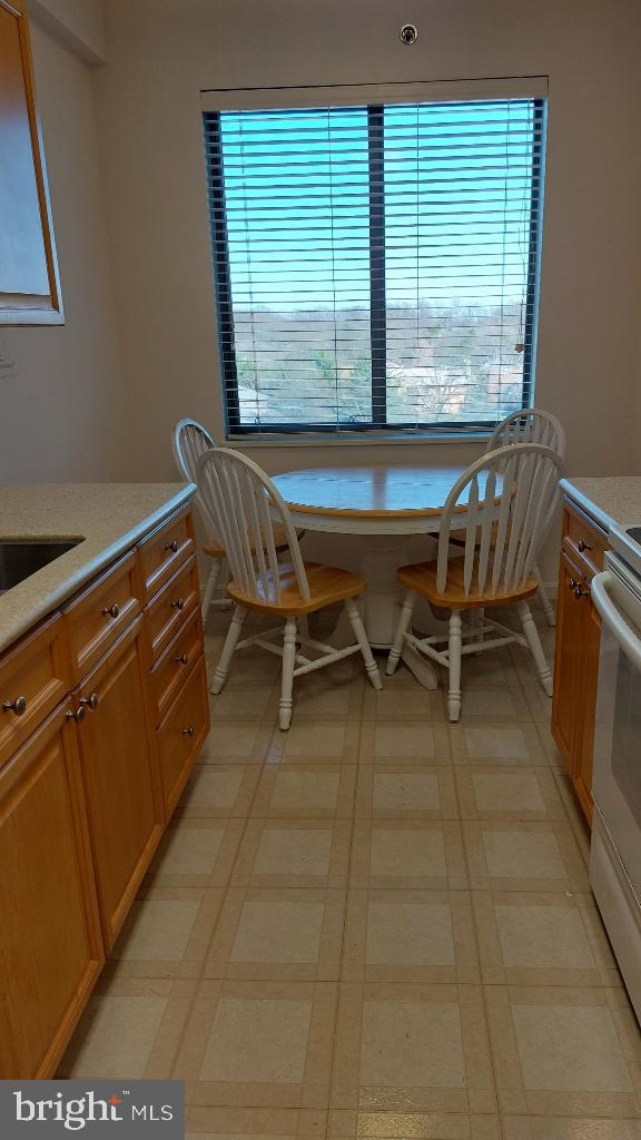 LEISURE WORLD - Residential Lease