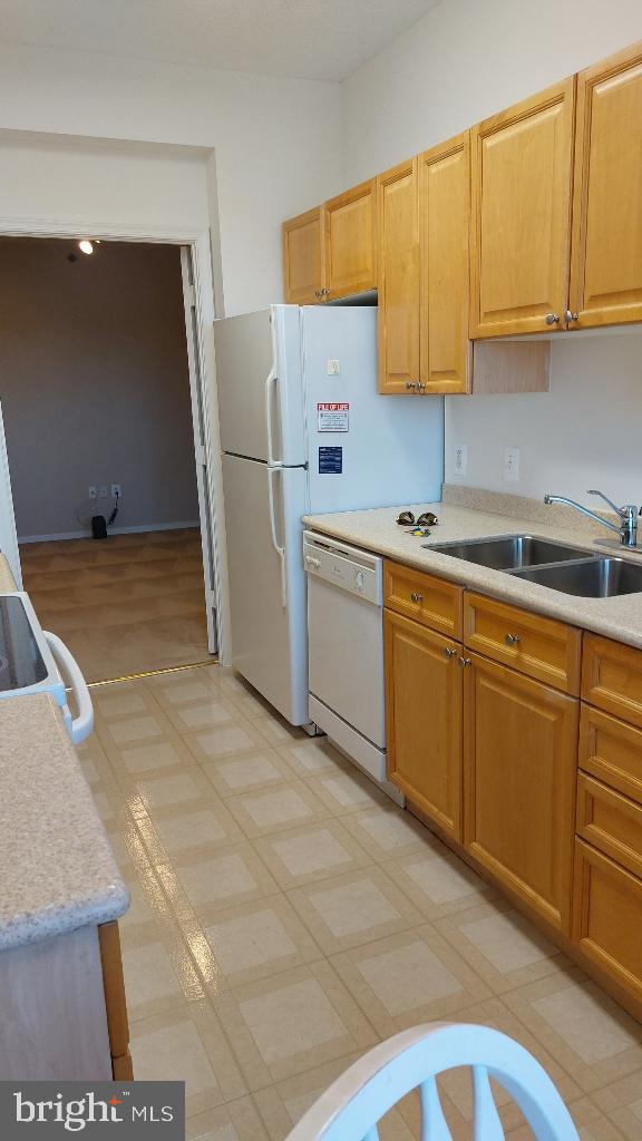 LEISURE WORLD - Residential Lease