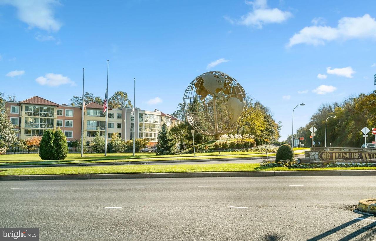 LEISURE WORLD - Residential Lease