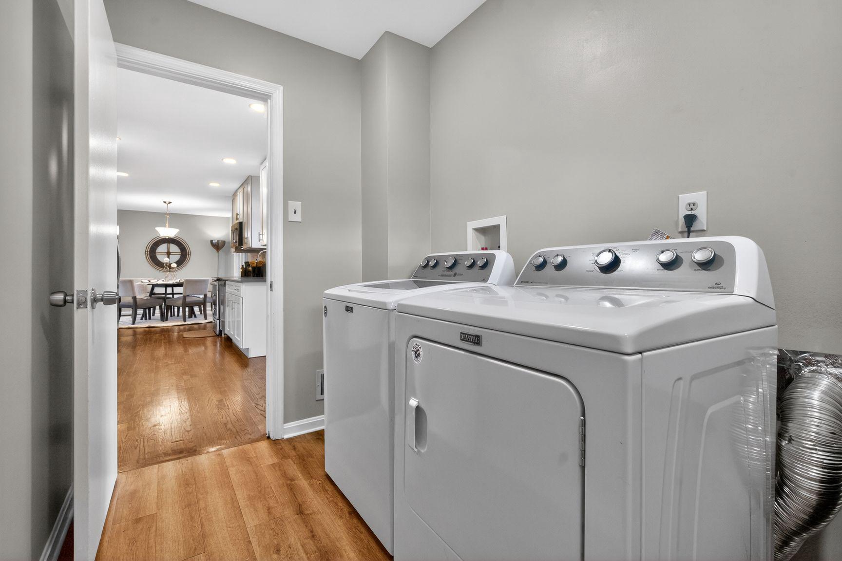WHITE OAK MANOR - Residential