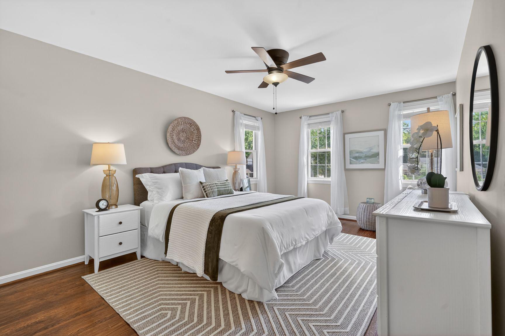WHITE OAK MANOR - Residential