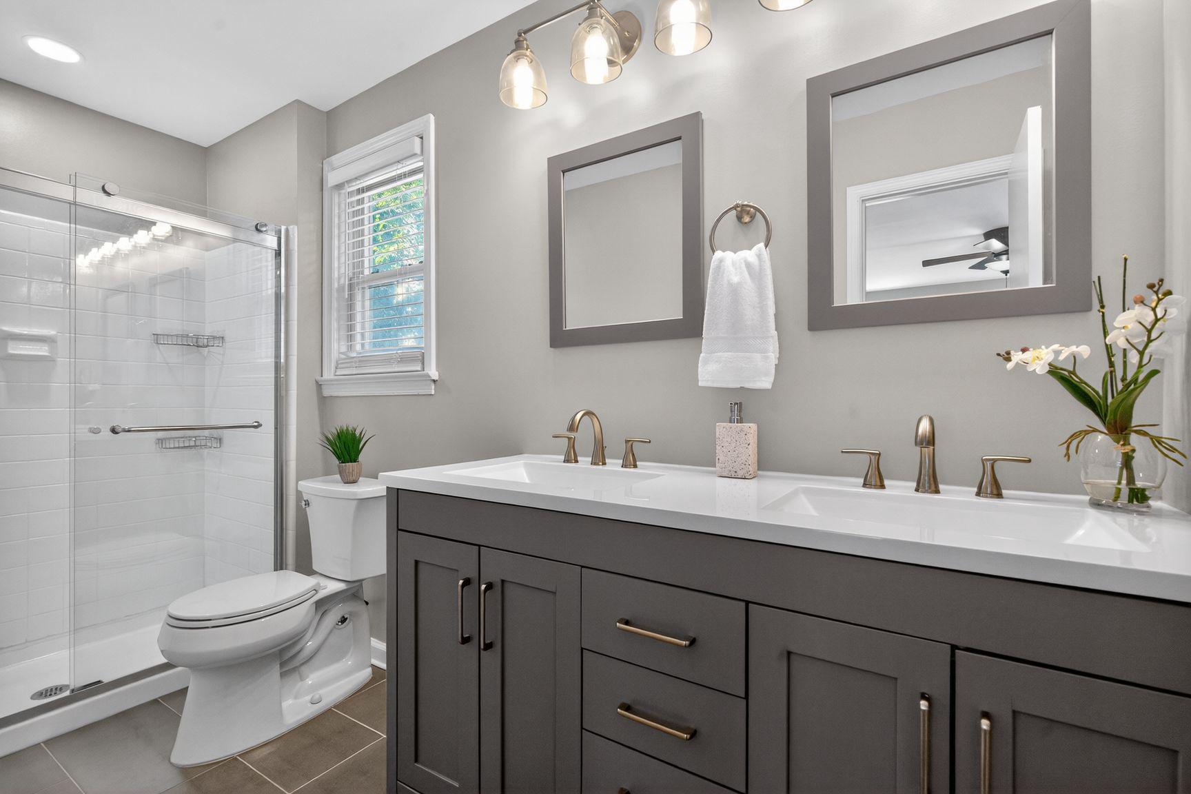 WHITE OAK MANOR - Residential