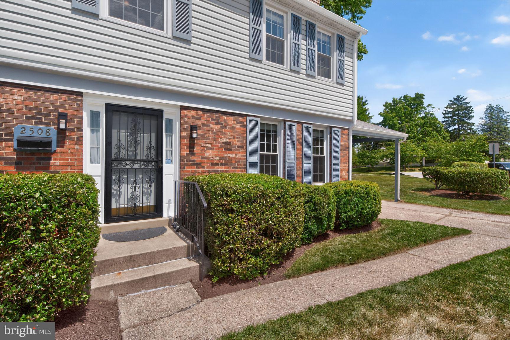 WHITE OAK MANOR - Residential