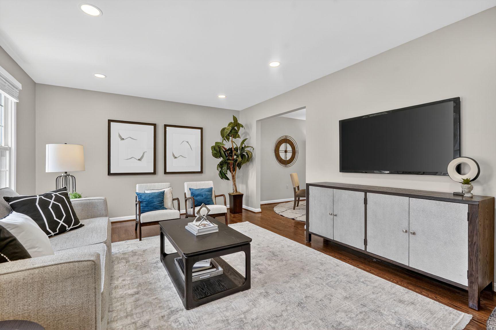 WHITE OAK MANOR - Residential