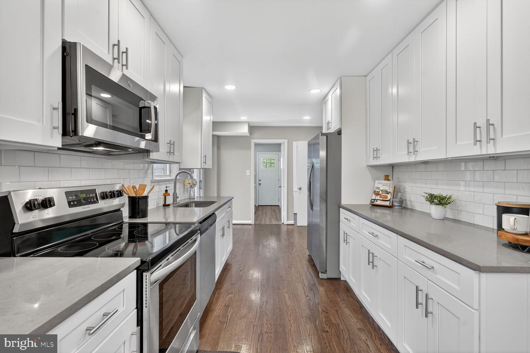 WHITE OAK MANOR - Residential