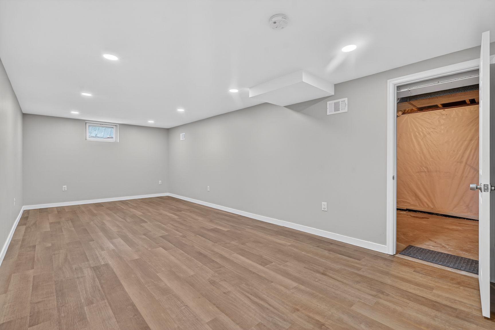 WHITE OAK MANOR - Residential