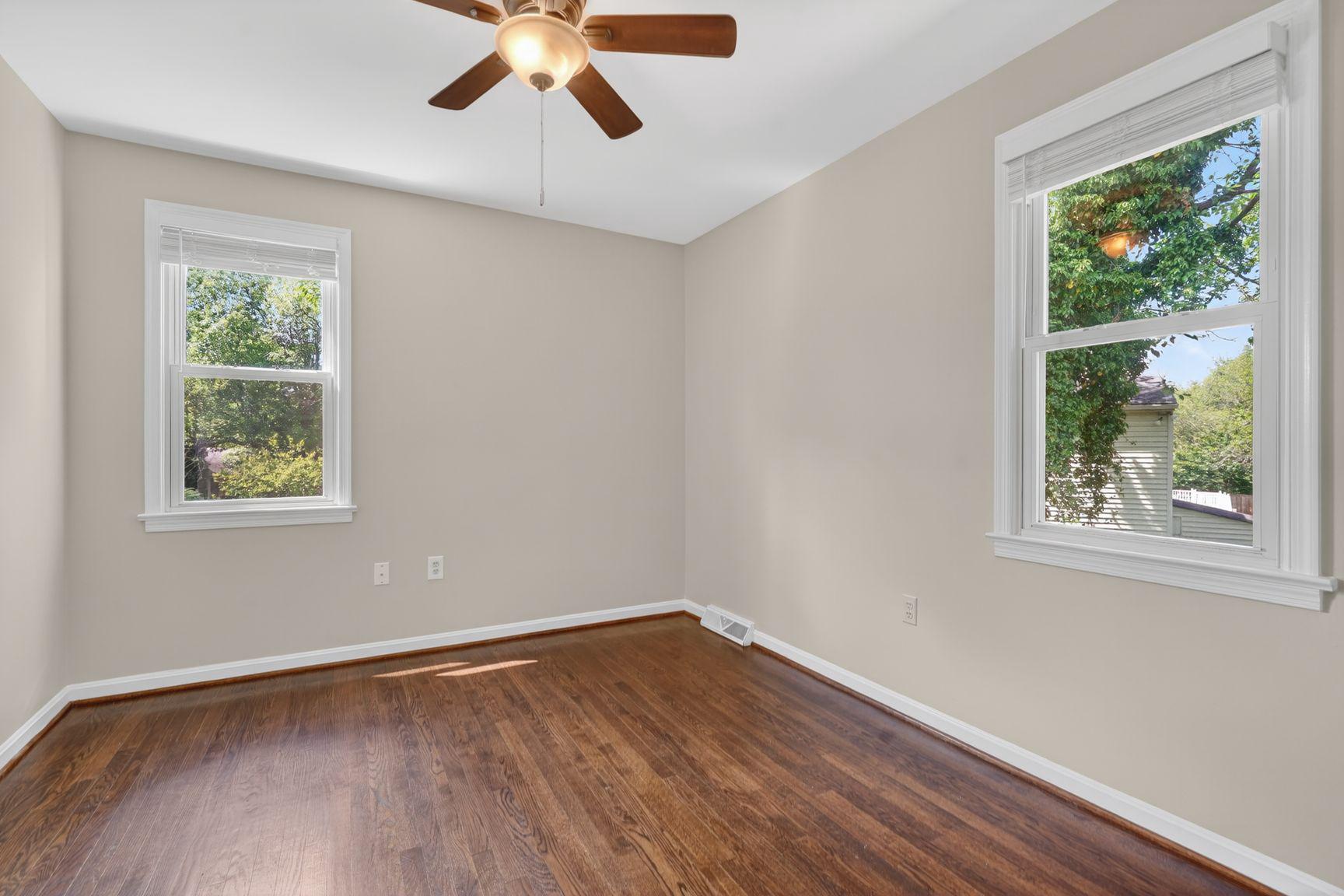 WHITE OAK MANOR - Residential