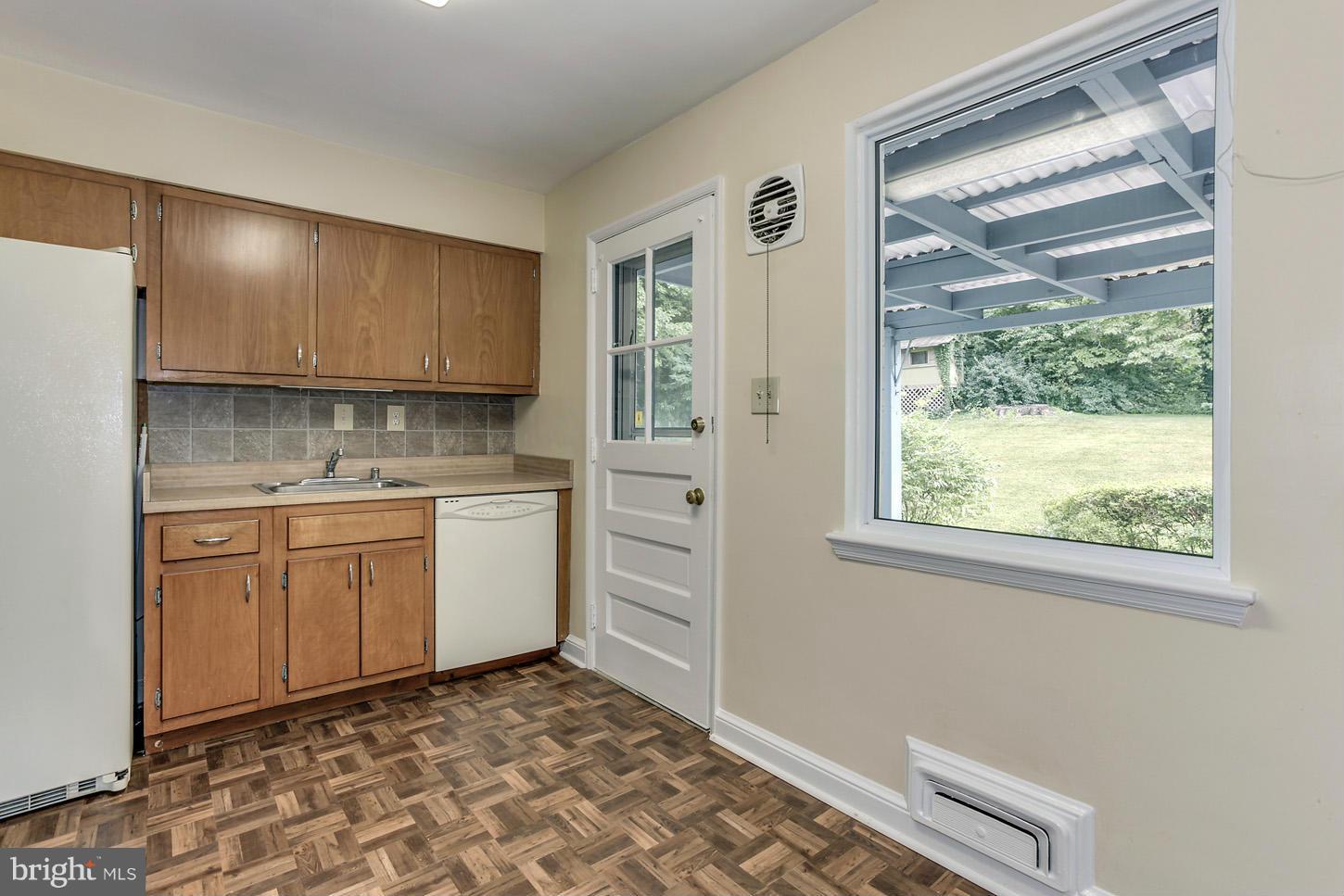 BROYHILL CREST - Residential