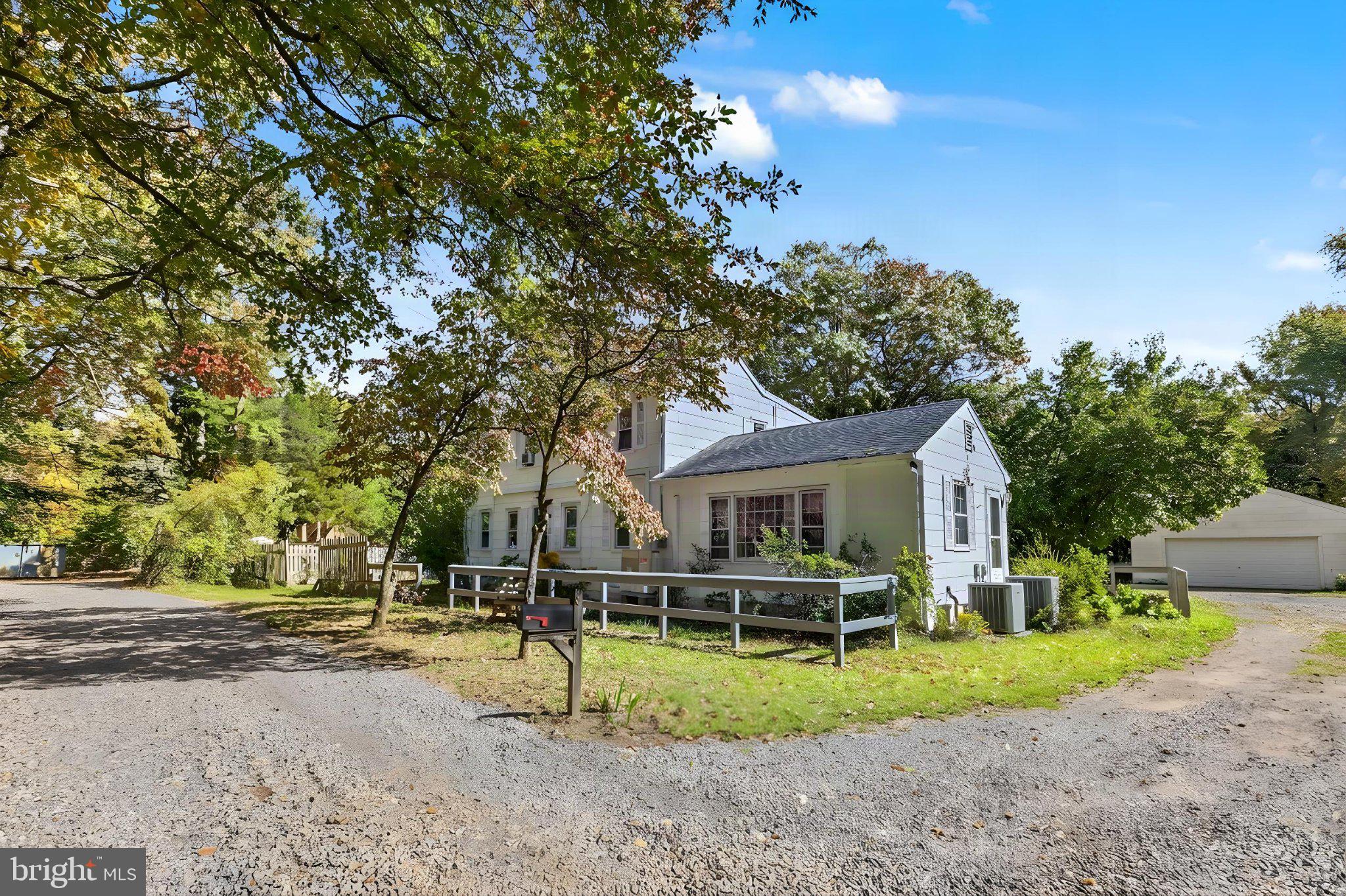 8 SHINNEY LANE
