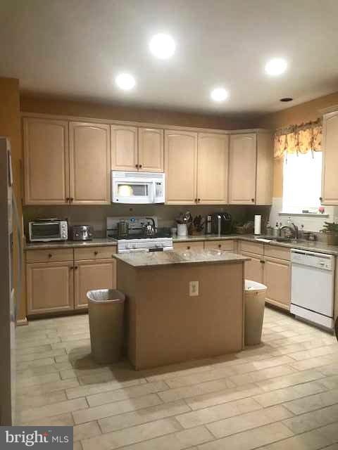 WINDING CREEK ESTATES - Residential Lease