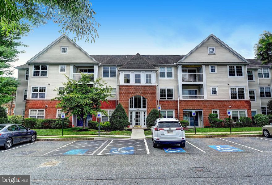 RARELY AVAILABLE 3 BEDROOM PENTHOUSE BACK CORNER UNIT, 3 BEDROOMS & 2 FULL BATHROOMS*LR & DR HAS VAULTED CEILINGS & SLIDERS LEADING TO COVERED PORCH*SPACIOUS EAT IN KITCHEN W/ ALL APPLIANCES & UPDATED CABINETS*MASTER BR INCLUDES WALKIN CLOSET & FULL BATH,NEWER WINDOWS & GAS HEAT,RENT INCLUDES COMMUNITY POOL, CLUBHOUSE, TENNIS COURTS ,MUST USE LB APPLICATION AND LEASE.$40.00 PER ADULT APPLICANT. All Applications  in by 11 am Thursday May 13th.