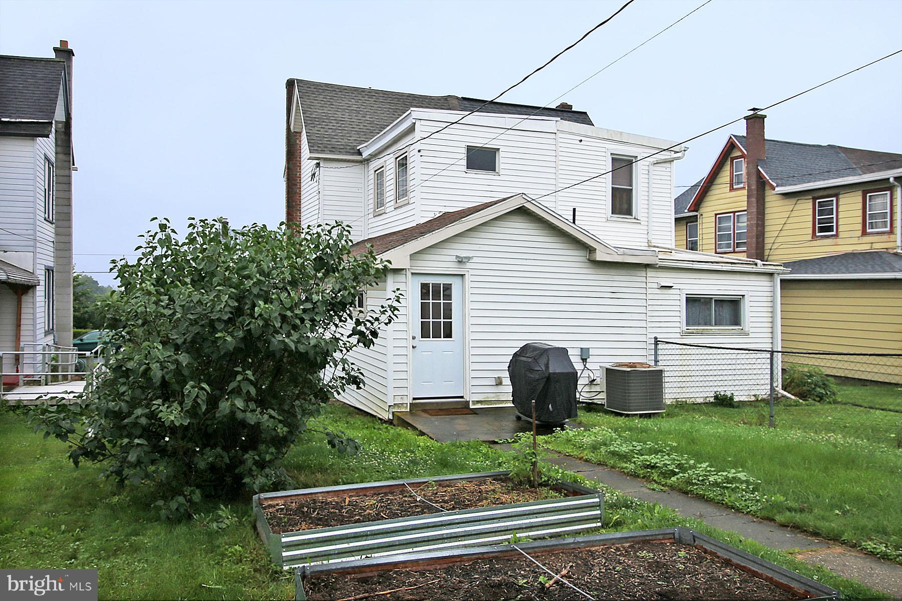 605 ELIZABETH STREET