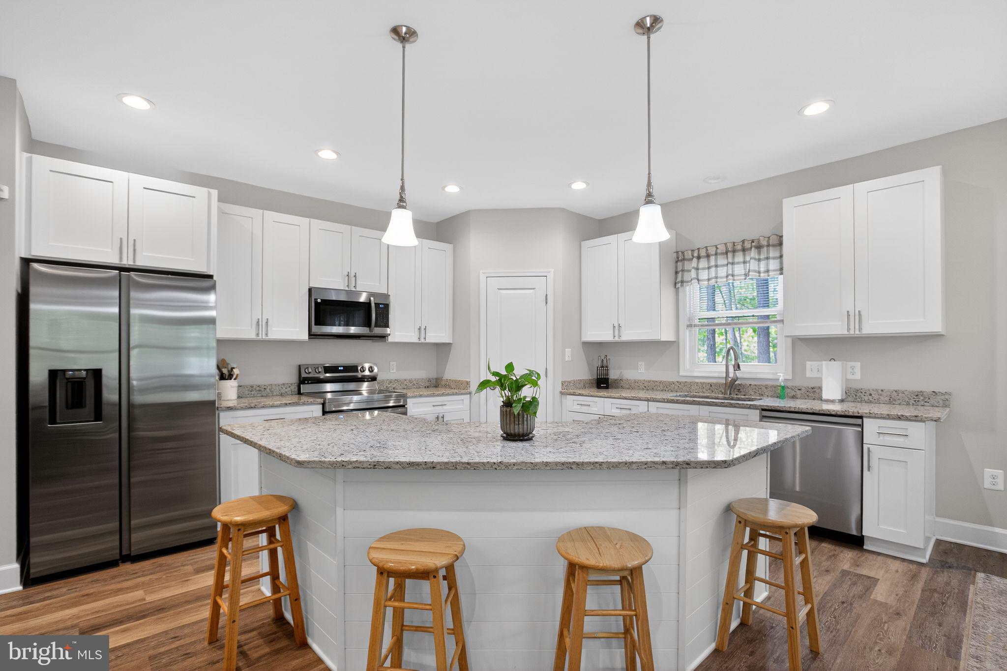 497 CIRCLE LANE