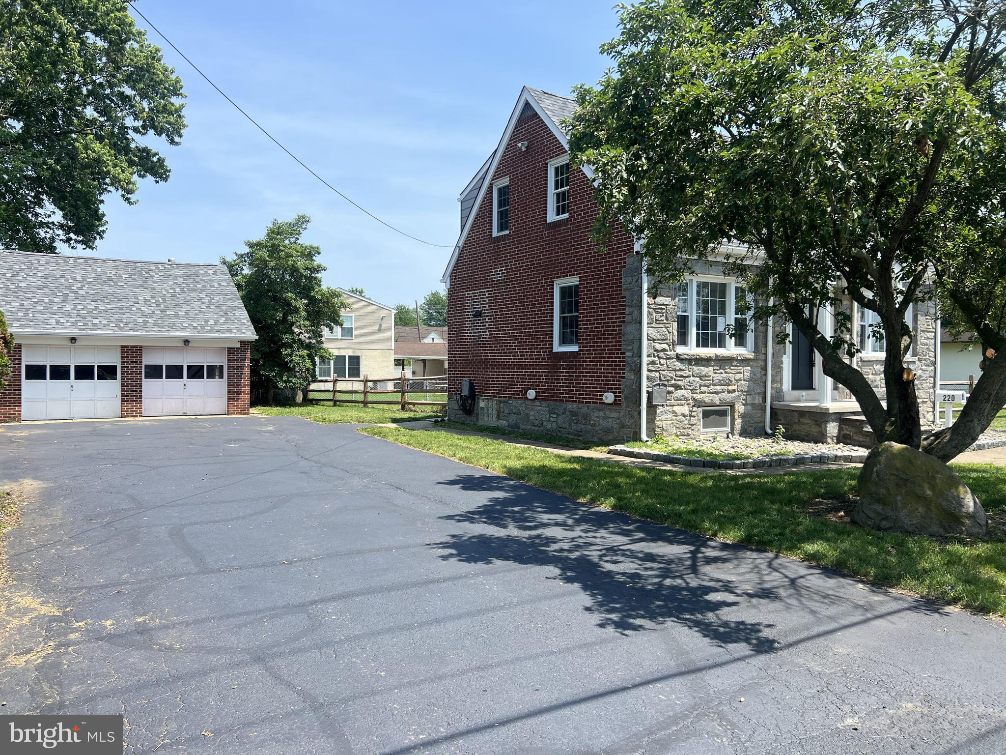 220 KOSSUTH AVENUE