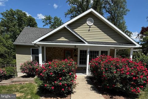 Photo of 2007 Nordlie Place, FALLS CHURCH, VA 22043 (MLS # VAFX2314014)